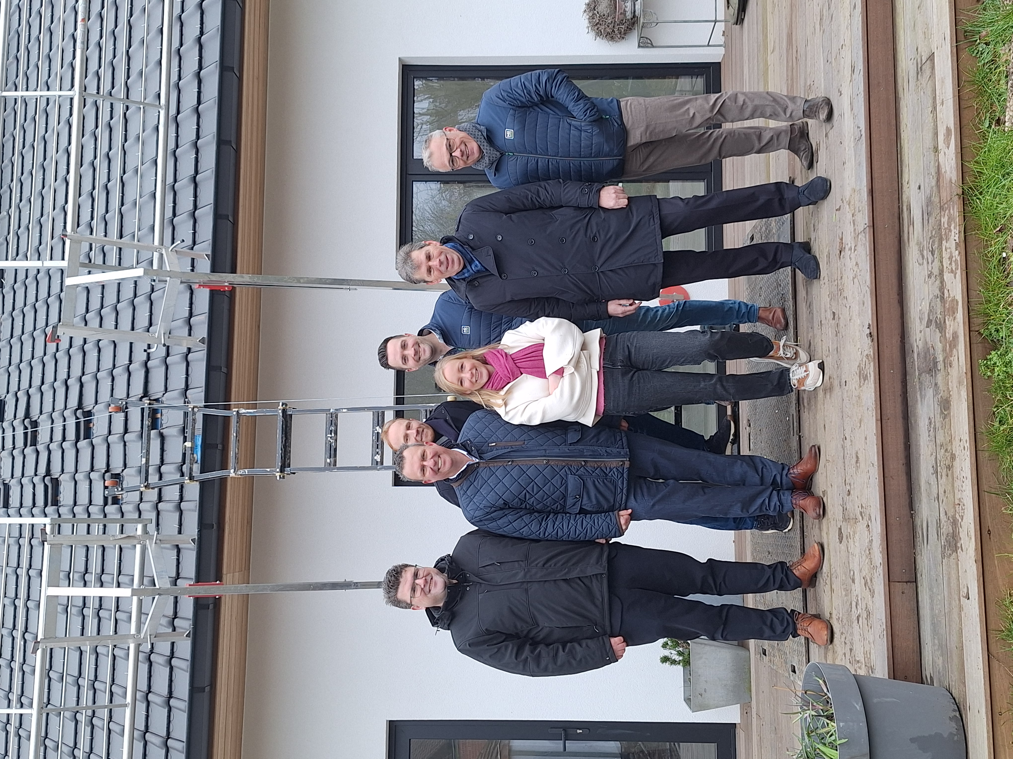 Groepsfoto met Melissa Depraetere en het MR Solar team