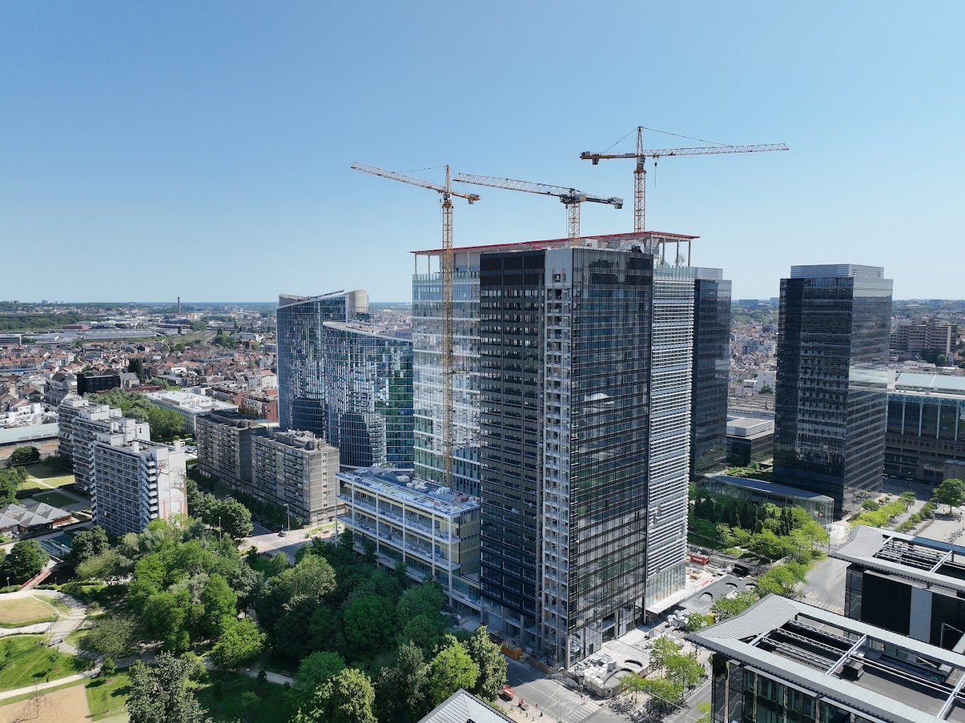 Belgische consumentenmarkt voor zonnepanelen trekt flink aan, zakelijke batterijen zijn booming