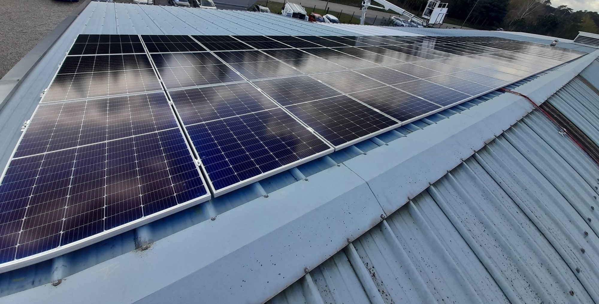 Hoe meld ik mijn zonnepanelen/thuisbatterij/laadpaal aan bij Fluvius?