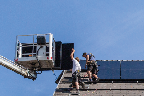 Plaatsing zonnepanelen op het dak B&B